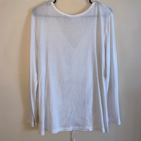 CUTE WHITE TOP - Picture 2 of 4